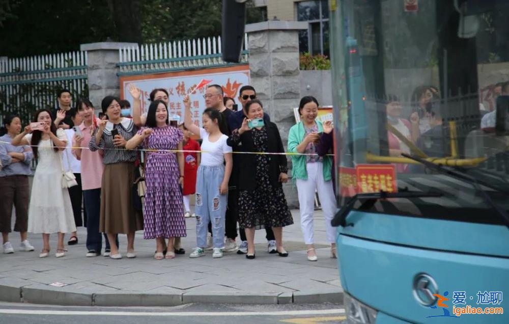 報考人數(shù)再創(chuàng)新高 上大學(xué)卻沒變難？？