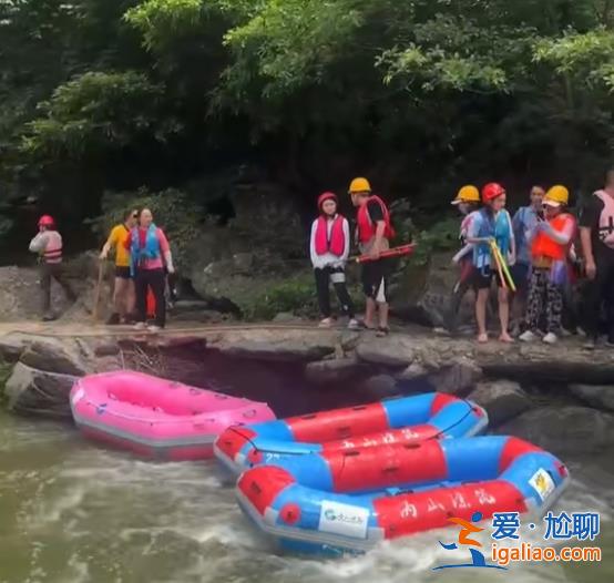 “差點淹死！全程靠自救 根本沒人管”湖南一景區(qū)漂流船傾翻多人受傷？