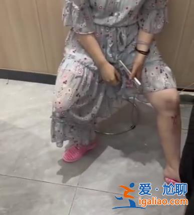 “差點淹死！全程靠自救 根本沒人管”湖南一景區(qū)漂流船傾翻多人受傷？