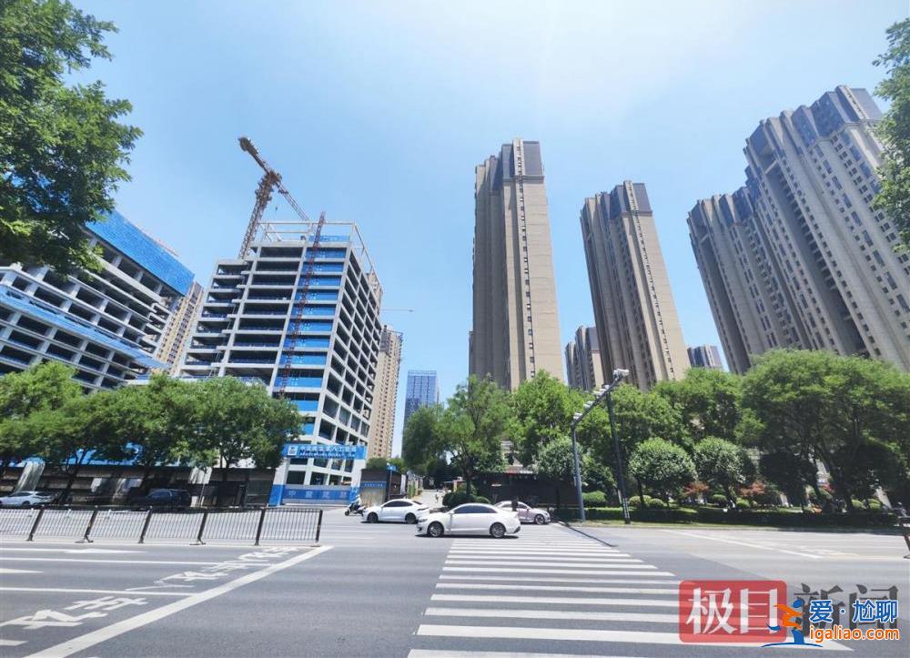 西安一小區(qū)樓體開(kāi)裂路面塌陷 多方認(rèn)定主體結(jié)構(gòu)安全 但維修需花費(fèi)近百萬(wàn)？