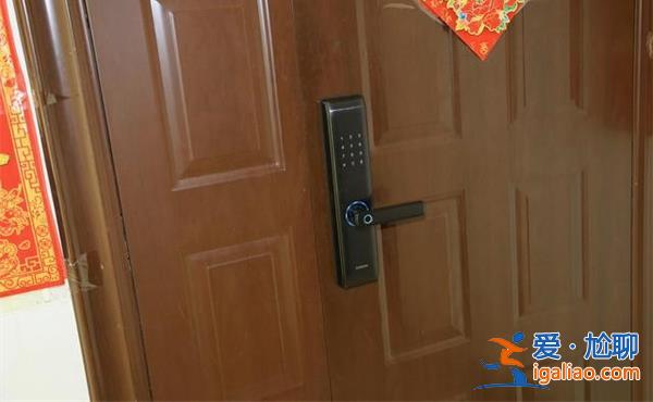 女子租房一年發(fā)現(xiàn)指紋鎖用腳都能開(kāi)，指紋鎖應(yīng)該怎么開(kāi)[指紋鎖開(kāi)啟方法]？