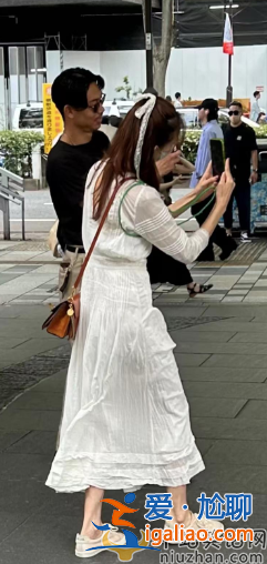 林志玲官宣退圈首現(xiàn)身!與老公東京街頭約會(huì)，身體暴瘦引擔(dān)憂