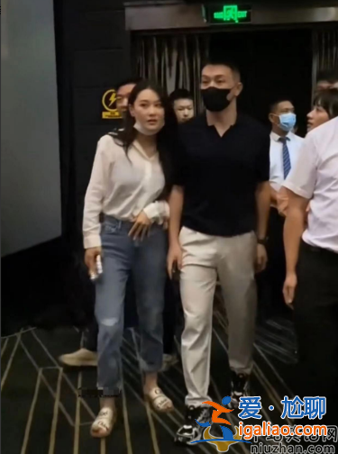 張馨予何捷罕見同框！夫妻倆大秀恩愛，網(wǎng)友留言太真實