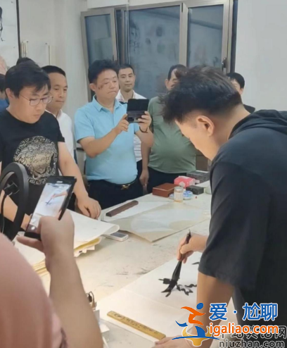 老畢現(xiàn)在情況怎么樣?現(xiàn)身錄音棚蒼老難認(rèn)被疑復(fù)出