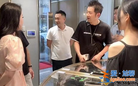 任泉身價多少億?看6.5億翡翠眾人招待太招搖