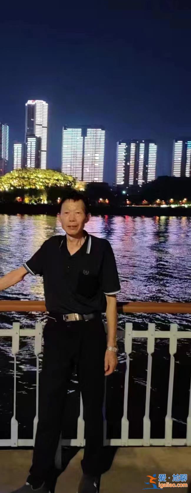 水中托舉孩子直到他獲救？