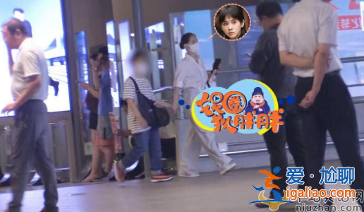 王子文豆芽罕見同框!10歲兒子身高猛長，母子牽手感情好