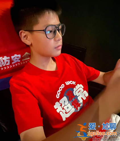 蔡國慶兒子蔡軒正全科免考畢業(yè)惹爭議!網(wǎng)友吐槽利用特權