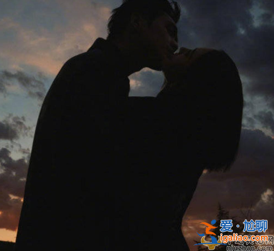 張若昀唐藝昕雙人雜志引熱議，大尺度接吻合體撒糧