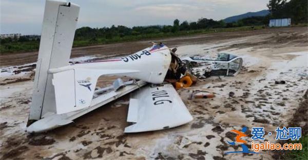 民航官方通報飛機墜落泥地事件|機上兩人無生命危險[飛機墜落]？