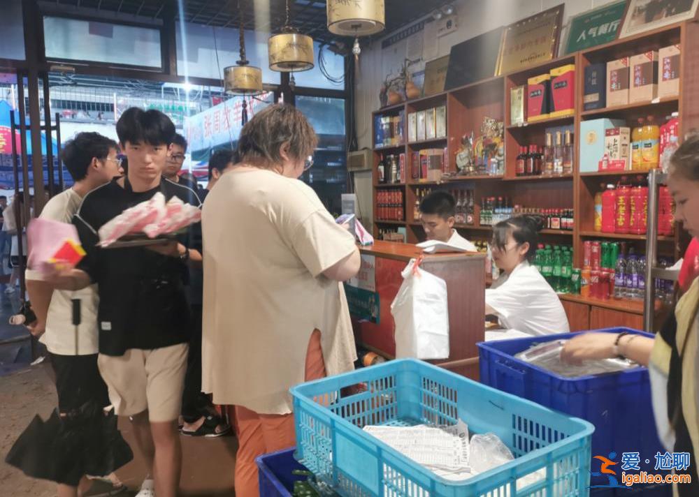 有店主花15萬開店一個(gè)月就倒閉 不少店鋪著急轉(zhuǎn)讓？