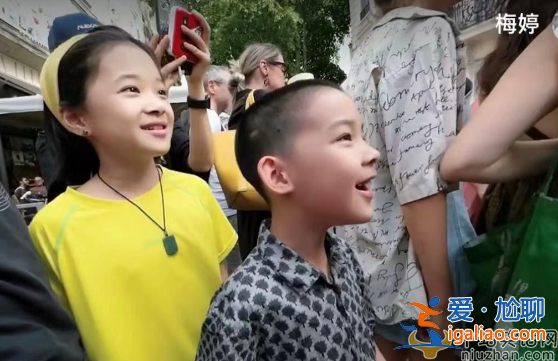 梅婷一家四口罕見同框!法國游行發(fā)傳單女兒高挑顏值似媽