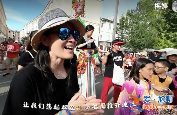 梅婷一家四口罕見同框!法國游行發(fā)傳單女兒高挑顏值似媽