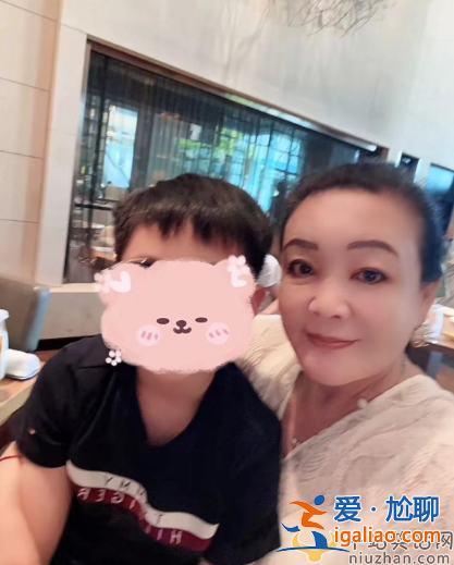 汪小菲露面穿起球破舊被指心酸！給兒子買五千元套裝