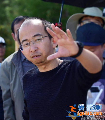 巨興茂近況曝光！游新加坡露黑牙太邋遢