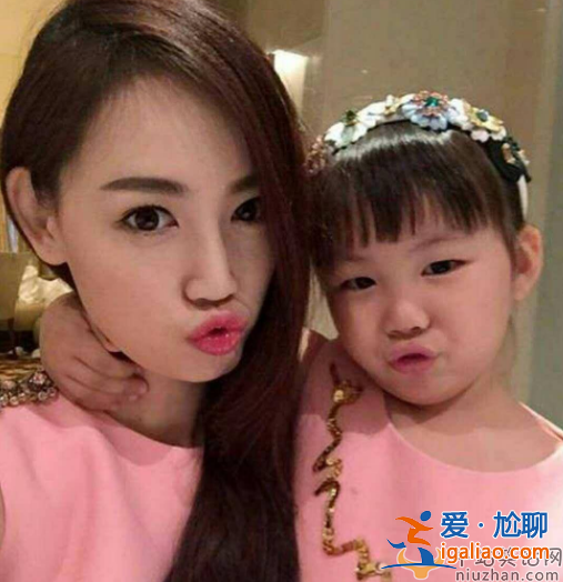王寶強(qiáng)離婚后首次示愛女兒!女兒由前妻馬蓉?fù)狃B(yǎng)奢侈品不離身