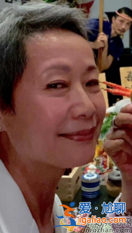 葉童和老公陳國(guó)熹罕見(jiàn)曬照！慶結(jié)婚35年發(fā)花白無(wú)子女