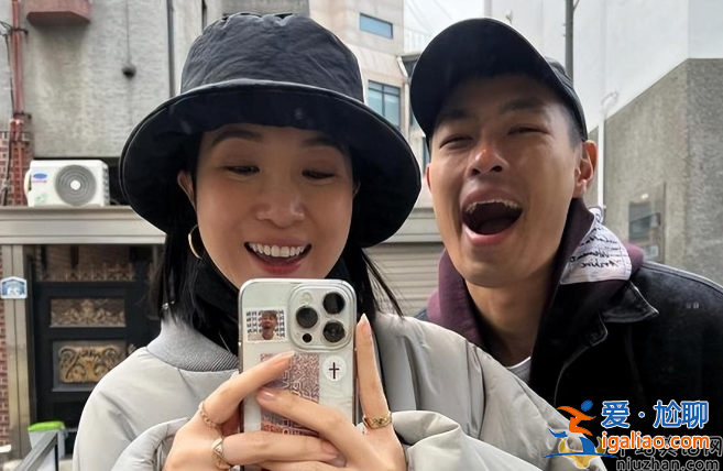 楊祐寧二胎得女！一家三口手牽手好有愛