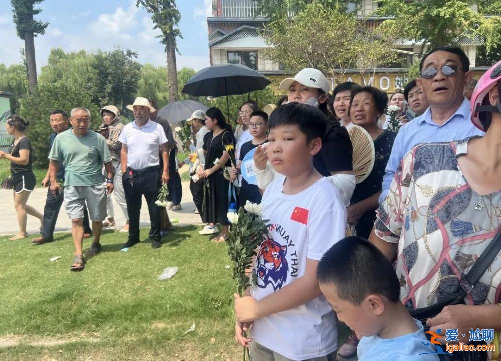 烈士馮振到家了！為送他最后一程 昨夜全城未眠??？