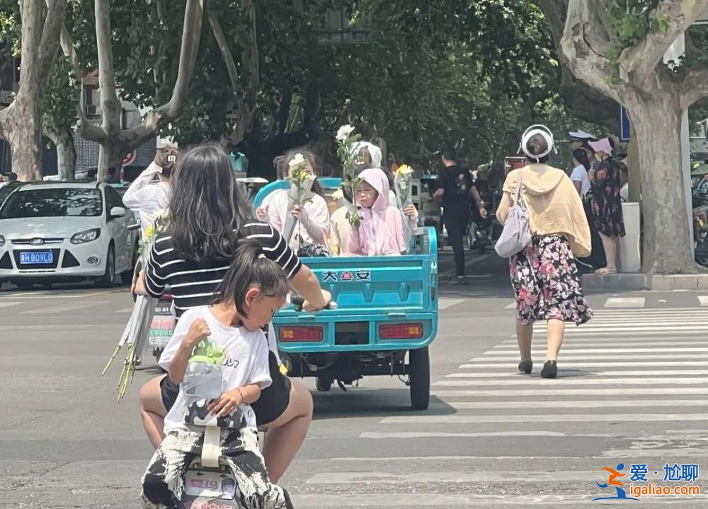 烈士馮振到家了！為送他最后一程 昨夜全城未眠??？