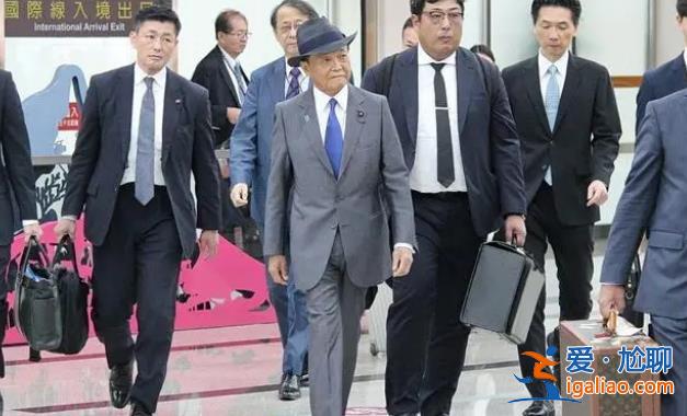 日本前首相麻生太郎竄臺 慫恿“以武拒統(tǒng)” 解放軍軍機“伴飛”警告？