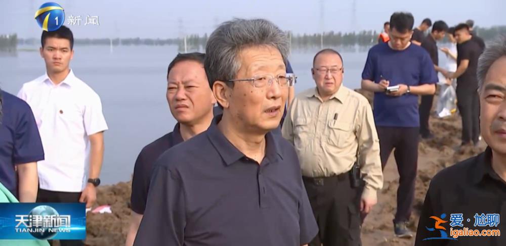 突發(fā)險情后 省級政府一把手清晨急赴現(xiàn)場 徒步登壩調(diào)度？