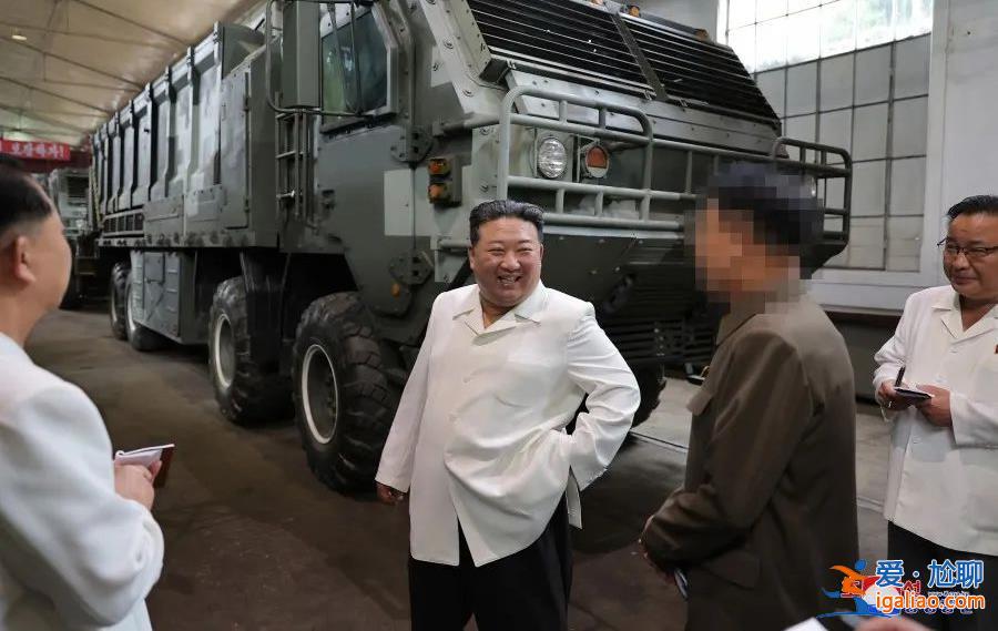 金正恩視察多個(gè)重要軍工廠 親自駕駛戰(zhàn)車？