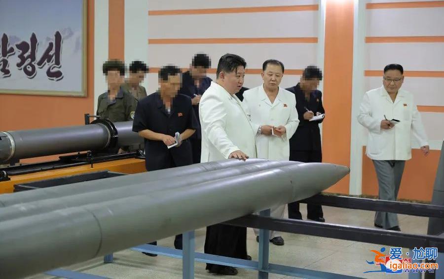 金正恩視察多個(gè)重要軍工廠 親自駕駛戰(zhàn)車？