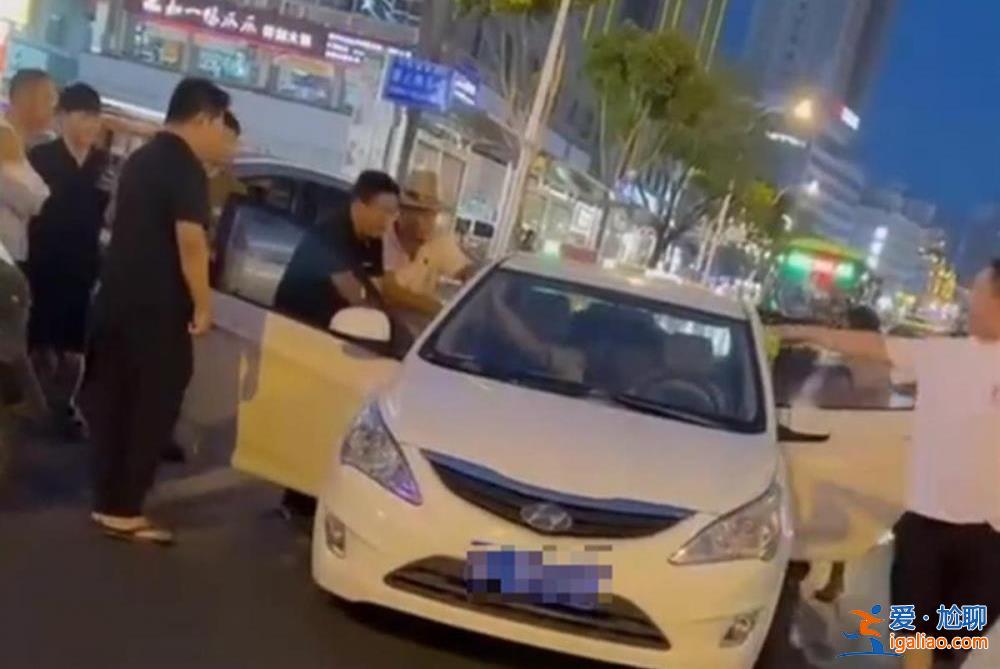 涉事男子當(dāng)場被控制？
