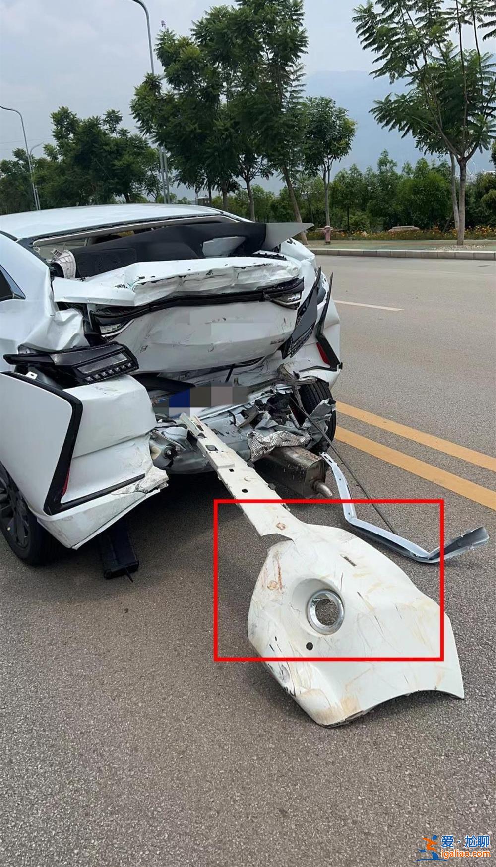 有司機駕車攔截被頂著前行？