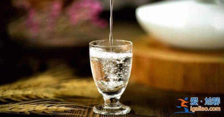 五大龍頭酒企上半年凈賺747億，為何經(jīng)銷商預(yù)付貨款會(huì)減少[凈賺]？
