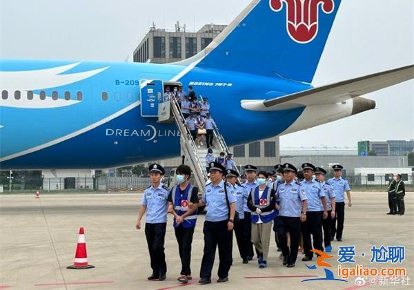 179名電詐嫌疑人從老撾被押解回國，270余起重特大電詐案正式告破？