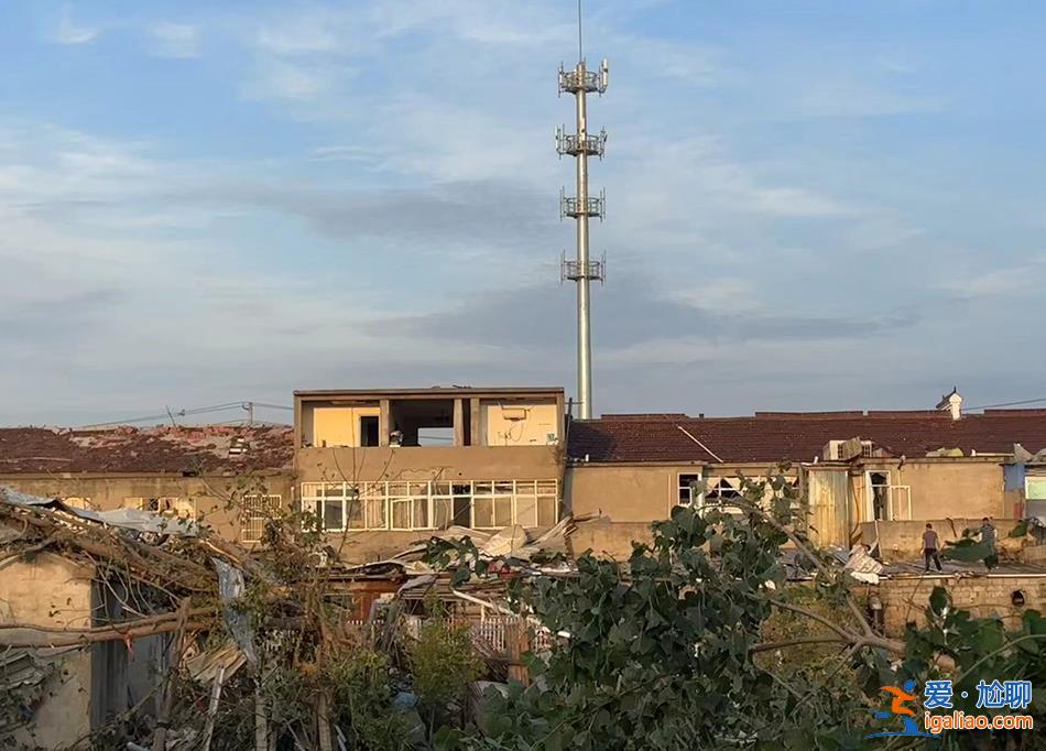 村民房子被風(fēng)掏空 有擺攤的商販觸電身亡？