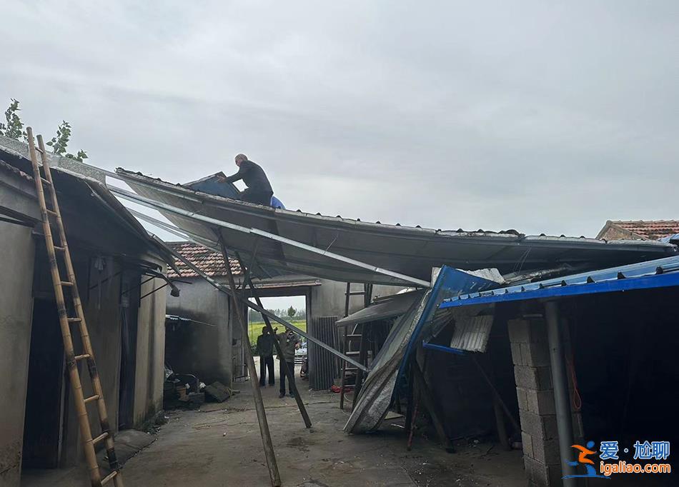 村民房子被風(fēng)掏空 有擺攤的商販觸電身亡？