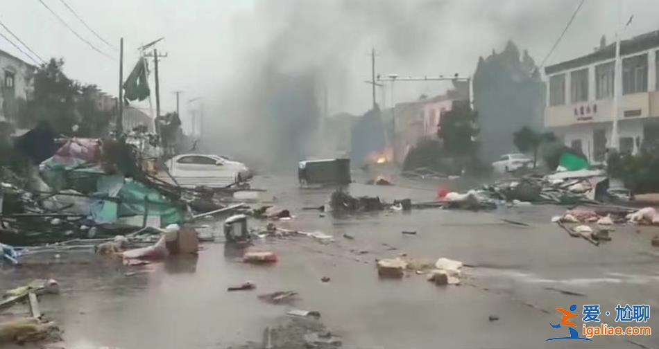 村民房子被風(fēng)掏空 有擺攤的商販觸電身亡？