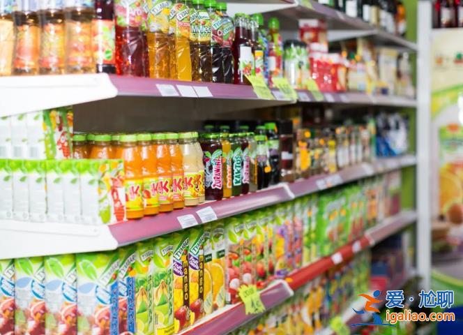 天價校園小賣部背后 臨期食品加價5倍賣？？