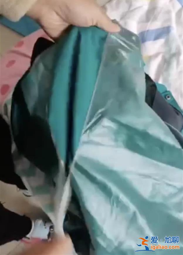 江蘇邳州一學(xué)生家長吐槽校服不保暖 拆開發(fā)現(xiàn)里面有薄膜 市政府回應(yīng)？