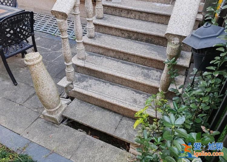 樓梯斷裂地磚開裂 上海知名樓盤發(fā)生沉降 最深“塌陷”處達(dá)20厘米？
