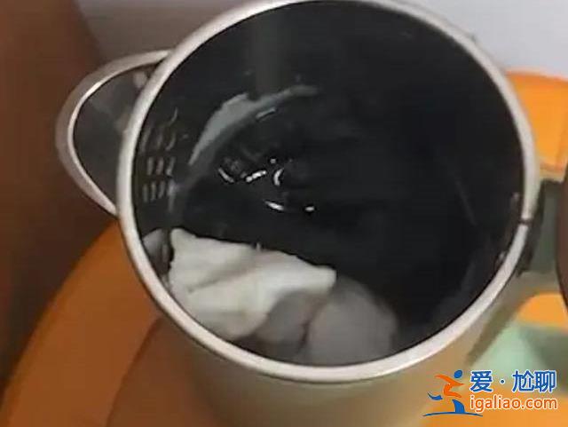 男子在酒店燒水壺中發(fā)現(xiàn)多雙襪子[燒水壺]？
