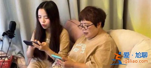 阿姨帶女兒拿下電競(jìng)冠軍[阿姨帶女兒電競(jìng)]？