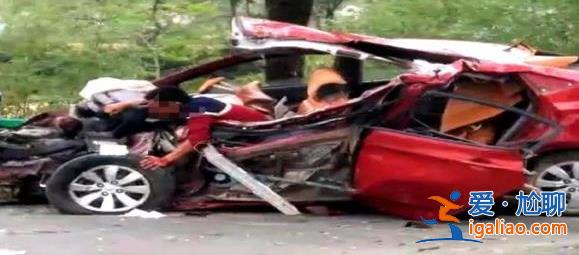 貴州致3死車禍傷者母親稱還在搶救中[傷者母親]？
