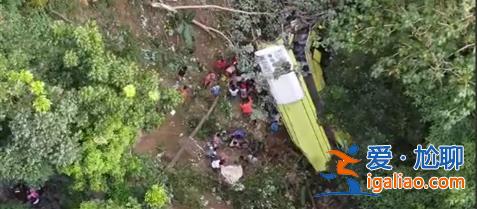 菲律賓一輛巴士墜入懸崖 已致25人死亡？