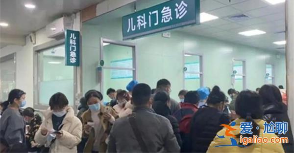 女生肺葉變白其媽媽為什么拒絕住院，表示會耽誤功課[耽誤功課]？