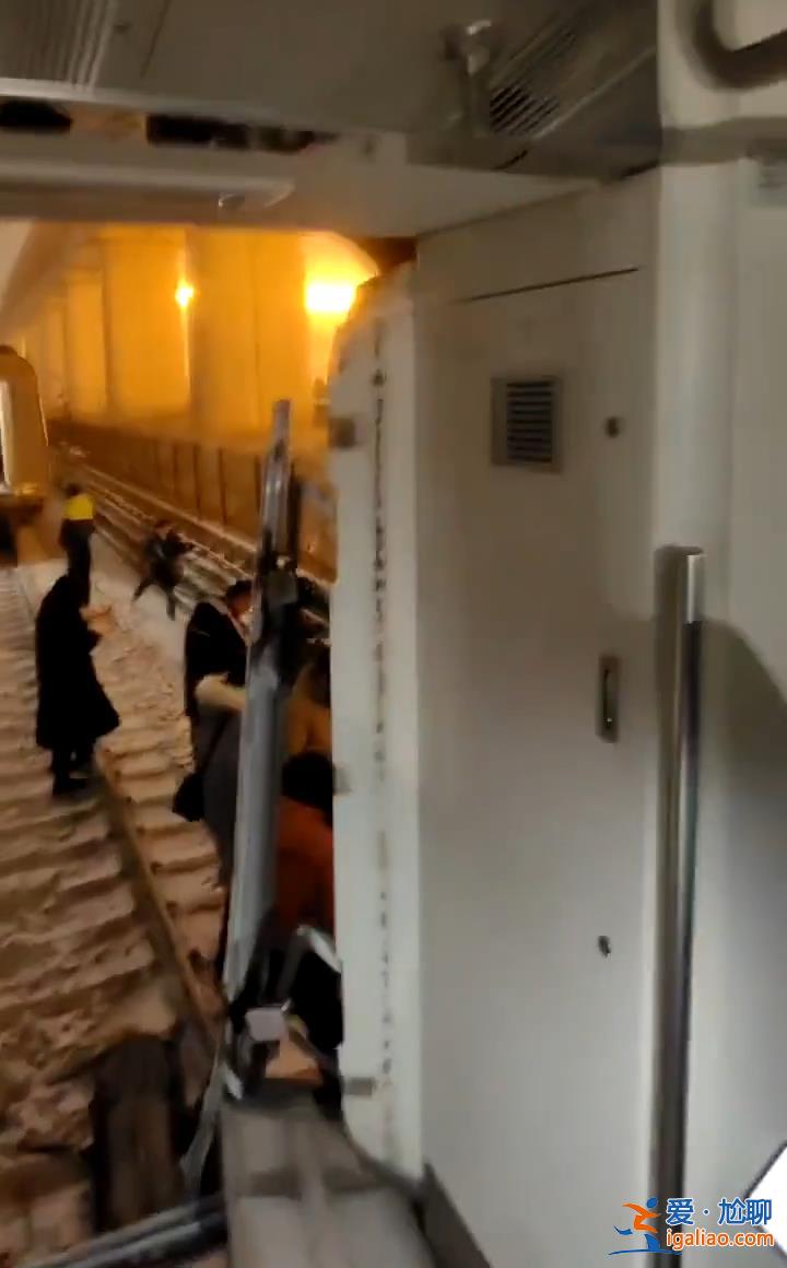 正組織緊急救援和疏散？