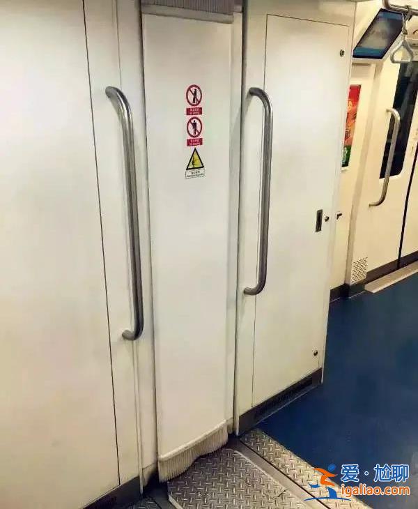 乘地鐵為什么不建議站在車廂連接處？