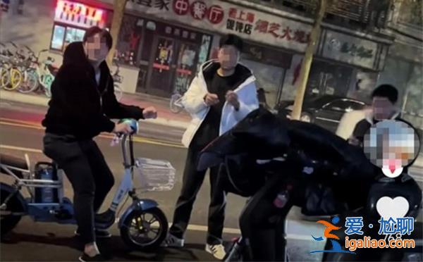 三男子當街搭訕為何會被行政處罰，不當言論遭受處罰[遭受處罰]？