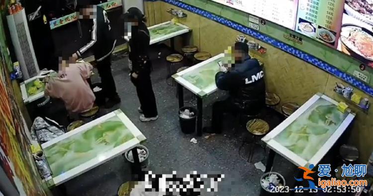 涉事餛飩店玻璃被砸 隔壁商戶遭電話辱罵？