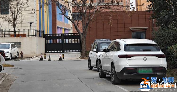 陜西咸陽一公租房小區(qū)被爆“豪車”林立 記者采訪被罵“滾出去”？