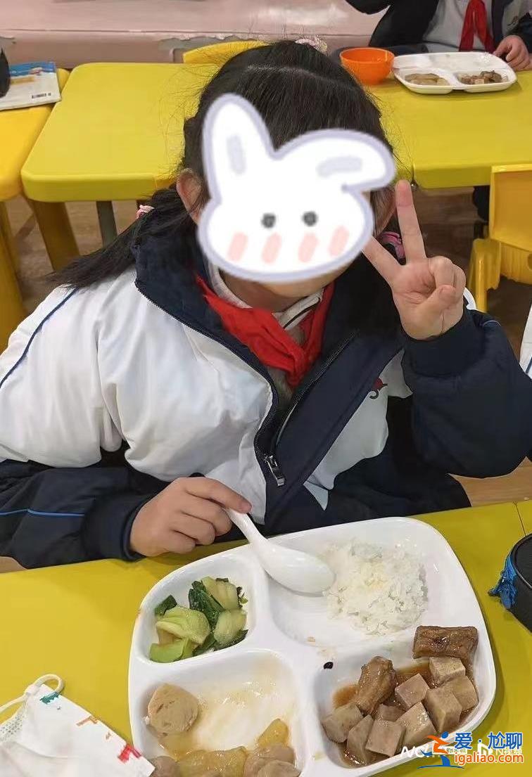 孩子穿三件衣服三條褲子？