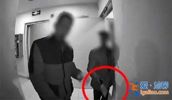 寶媽稱遭多名男子戴白手套捶門[白手套捶門]？